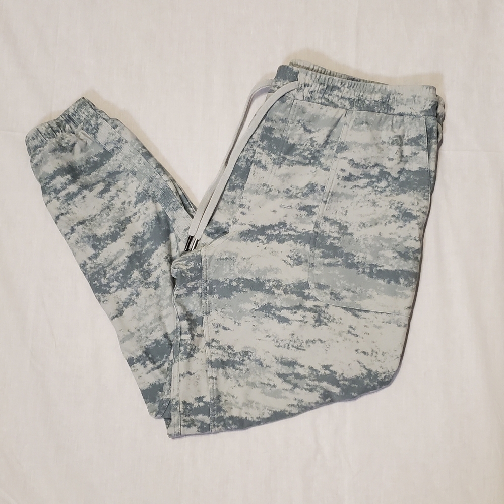 NWOT Athleta Farrallon Jogger Fog Camo Coastal Grey, Size XL - Picture 2 of 7